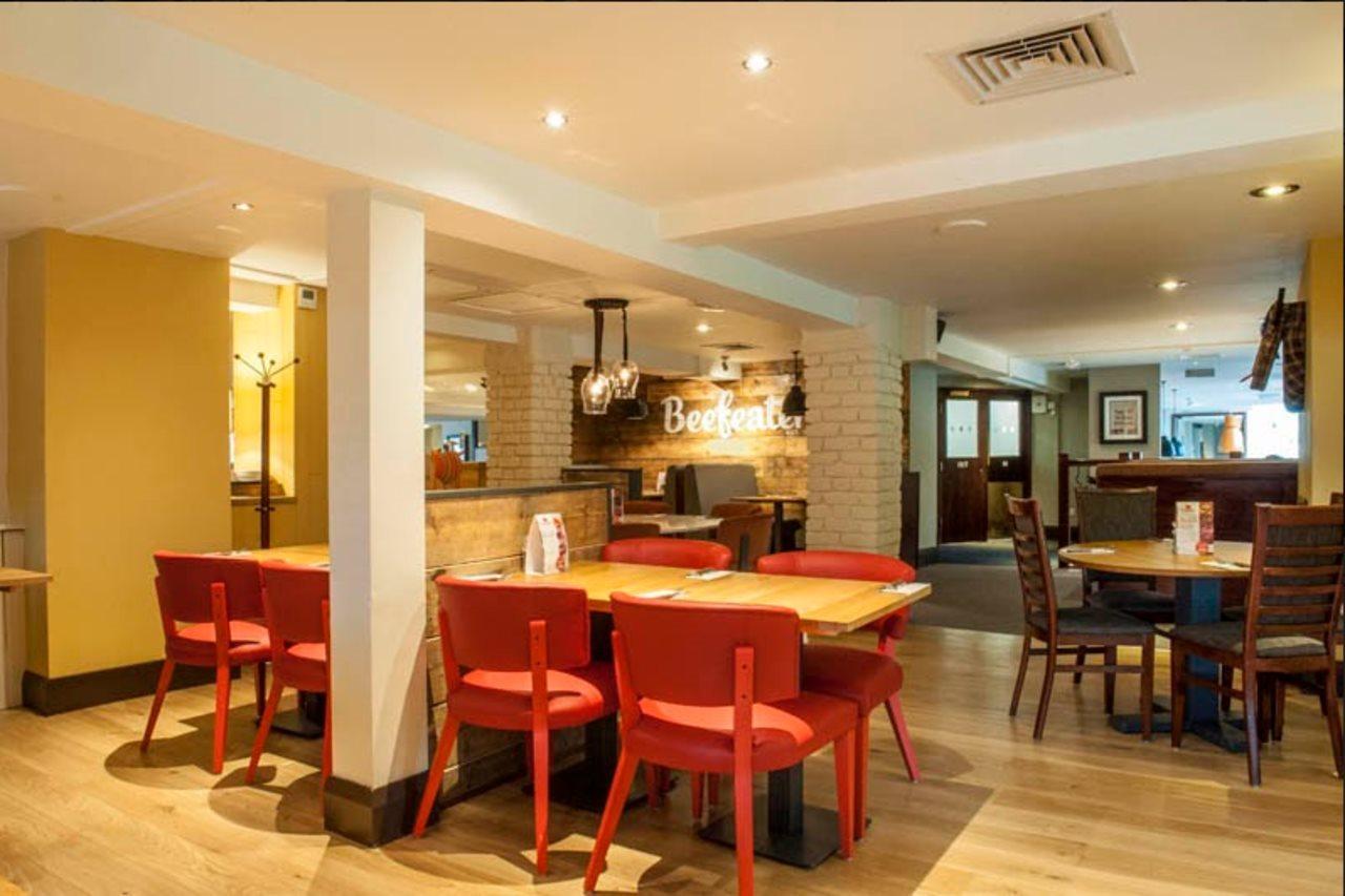 Premier Inn Wirral - Хесуол Екстериор снимка