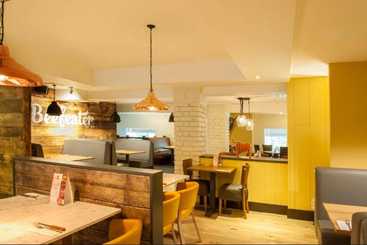 Premier Inn Wirral - Хесуол Екстериор снимка