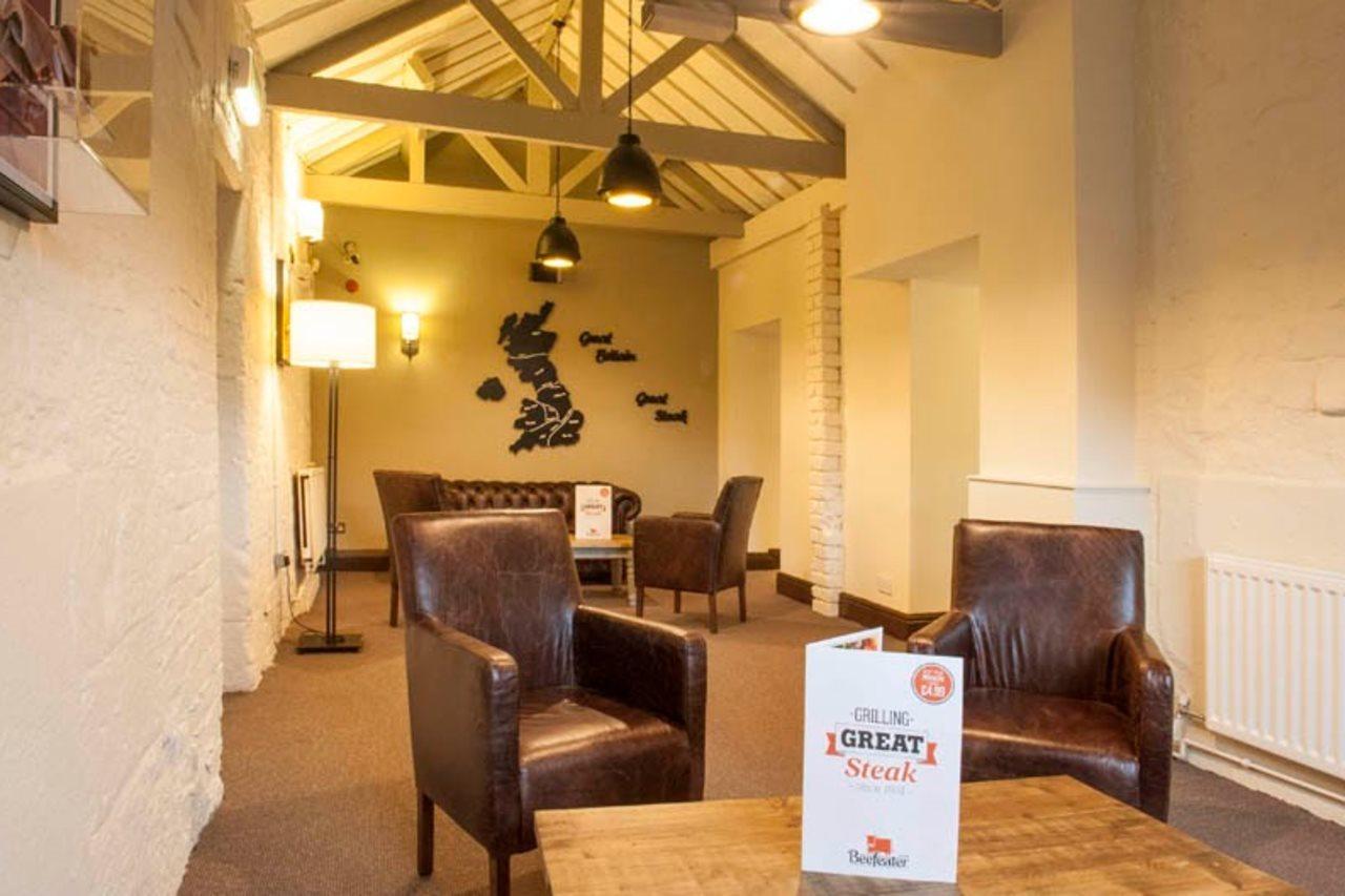 Premier Inn Wirral - Хесуол Екстериор снимка