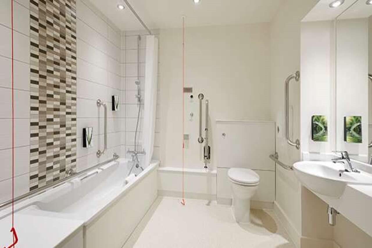 Premier Inn Wirral - Хесуол Екстериор снимка