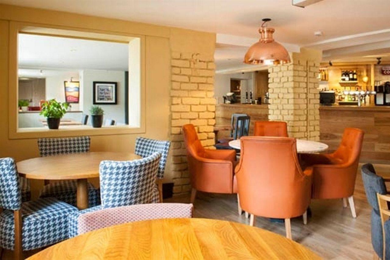 Premier Inn Wirral - Хесуол Екстериор снимка