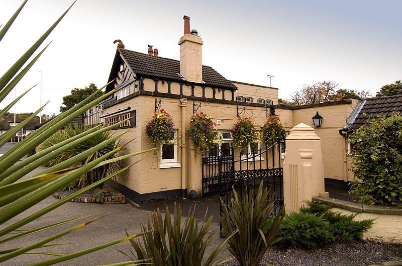 Premier Inn Wirral - Хесуол Екстериор снимка